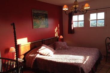 تختخواب و صبحانه Maison D Hôtes De L Evêché