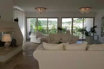 ホテル Hôtel Les Deux Lions