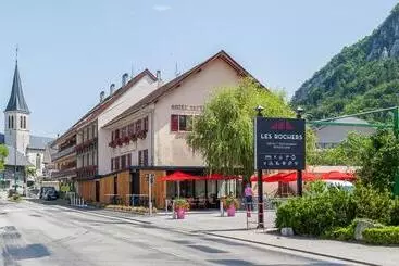 ホテル Hôtel Restaurant Les Rochers