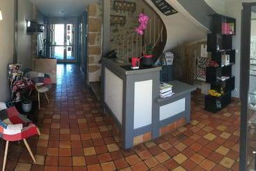 호텔 Logis Hôtel La Châtellenie