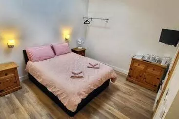 Deepcut Lodge Bed & Breakfast