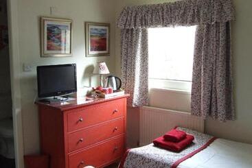 تختخواب و صبحانه Dana Villa Holiday Accommodation