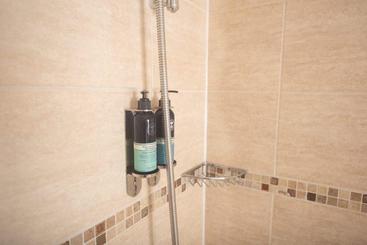 مبيت وإفطار The Elm Tree