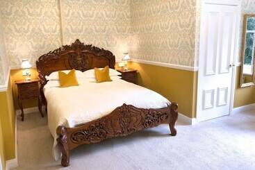 مبيت وإفطار West Layton Manor