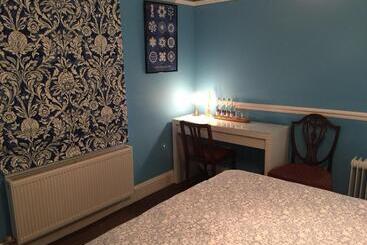 Bed and Breakfast Circles Guest House