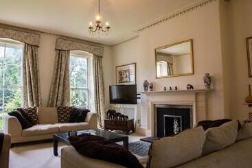 East Pallant Bed And Breakfast, Chichester Holiday Properties