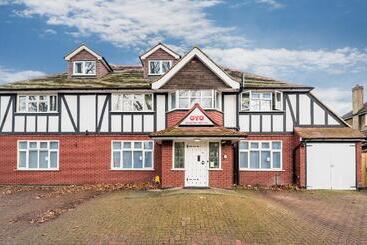 צימר Flexistay Aparthotel Sutton