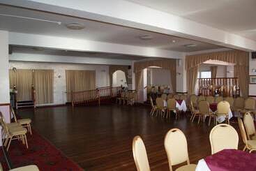 Hotel Membly Hall