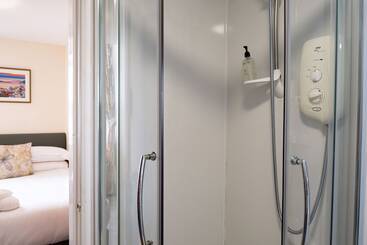 הוסטל Corran House Guest House