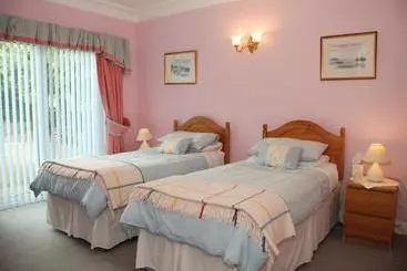 تختخواب و صبحانه Vicarsford Lodge Guest House