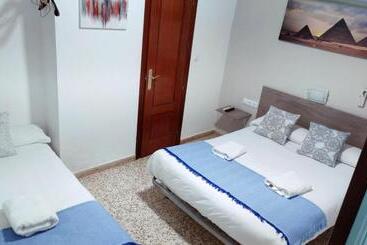 هاستل Pensión Zacatin