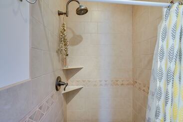 קוטג'' Pet Friendly Hudson Home Near Won Dharma Center!