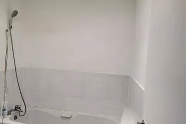 Residenssi Impeccable 4 Bed House In Leicester