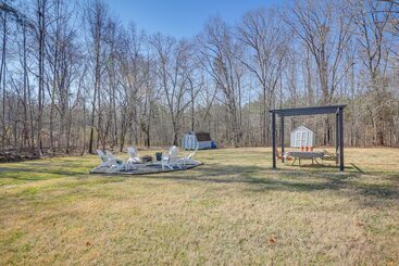 茅舍 Charming Eden Home W/ Furnished Deck & Fire Pit!