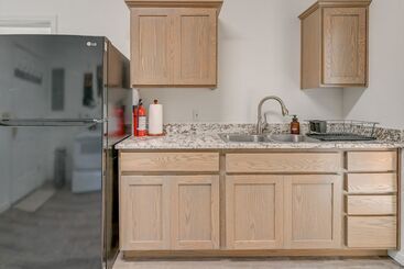 Charming Grants Pass Cottage W/ Patio & Gas Grill!