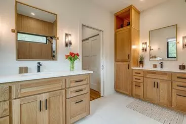 コテージ Chic Burnet Home On Lake Buchanan W/ 2 Fireplaces!