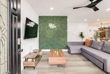 קוטג'' Decatur Home W/ Deck   9 Mi To State Farm Arena!