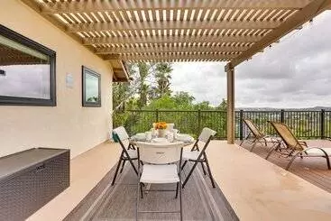 Mökkimajoitus Idyllic Vista Guest House W/ Deck & Stunning Views
