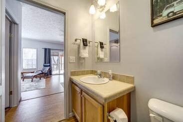 بيت ريفى Lakeside Cashiers Cabin W/ Private Boat Dock!