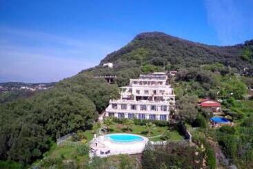 Caposperone Resort