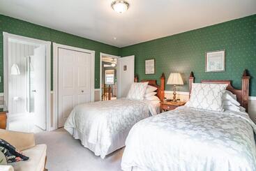 Hotel Abacot Hall Bed & Breakfast
