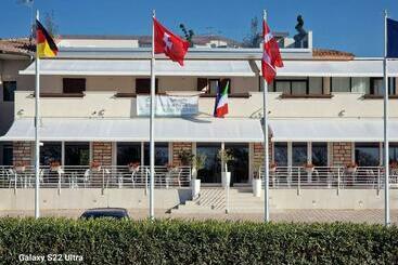 Отель La Maison Du Port