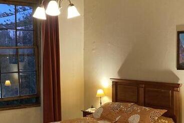 هتل Hostal Residencia En El Cerro