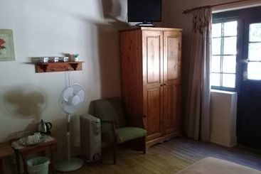 Bed and Breakfast Koo Karoo Guest Lodge And Self Catering