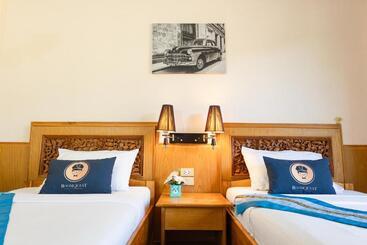 בית מלון כפרי Roomquest Golden Triangle Premium Collection