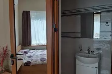 Majatalo самостоятелна стая в клубна къща артемида