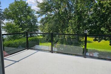 بنسيون Riverview Cottage