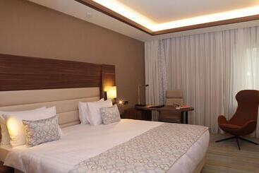 Truth Key Hotel & Suites