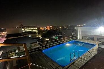 هتل Gvs 24 Club, Rooftop Cafe! Swimming Pool! Karaoke Music!