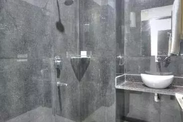Hotel The Noble Suites, Near Spectrum Mall