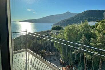 膳宿费 Deluxe Süit 205