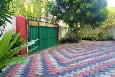 پانسیون Villa Anura