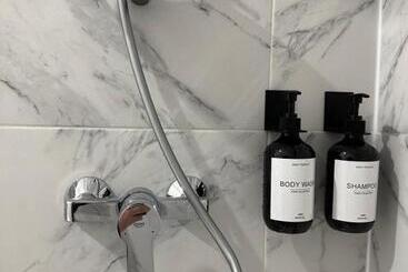 تختخواب و صبحانه La Chambre Turquoise