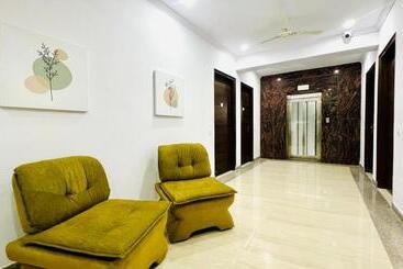 호텔 Zen Suites   Golf Course Road Gurgaon