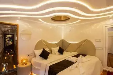 Bed and Breakfast Royal Palace House Boat Ultra Luxury