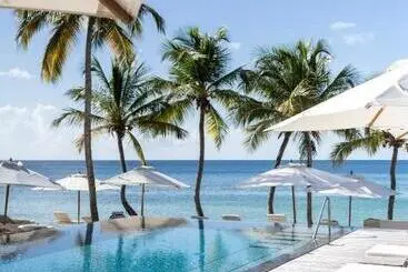 هتل Silversands Beach House Grenada