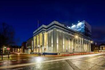 Pensão Hull City Apartment 05