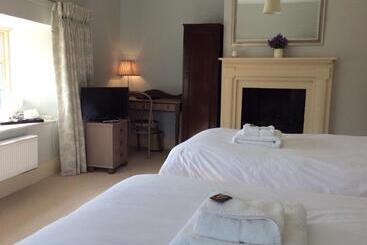 Castle Farm House B&b