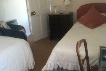 West Wold Farm House B&b