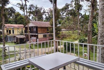 Hotel Cabin Sarawak D Rumah Bonda River View