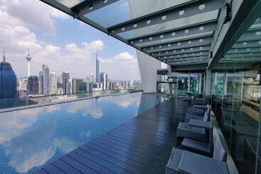 Skybed Over The Sky Hostel @regalia Suites & Residences Kl