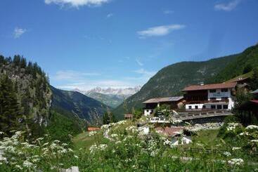 ユースホステル Gasthaus Alpenrose