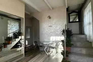 پانسیون Guest House Maia