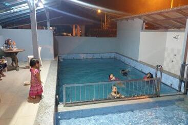 Pensió Mri Residence Homestay In Sg Buloh With Swimming Pool No Pork&alcohol Allowed