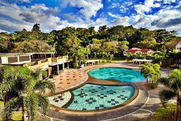 Hotel Subic Holiday Villas