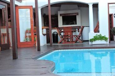 Pension (Hôtel basse catégorie) 50 College Drive B&b